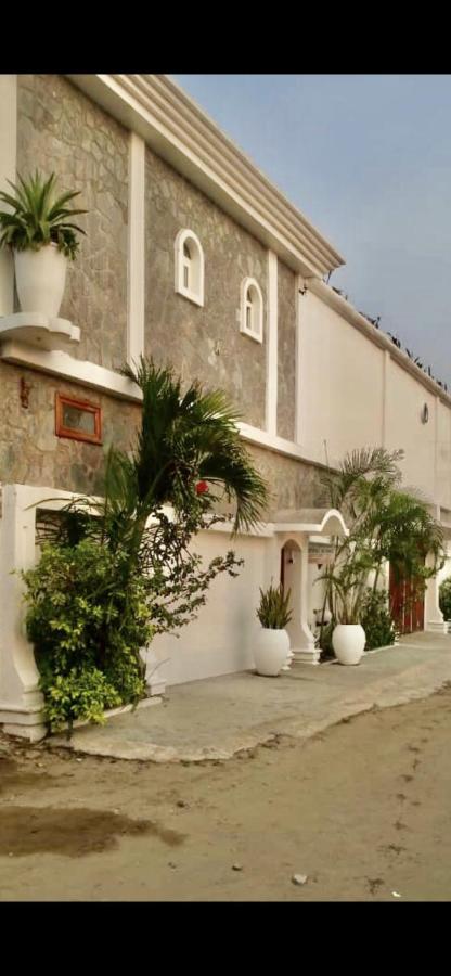 Residence Archange Pointe Noire Bagian luar foto